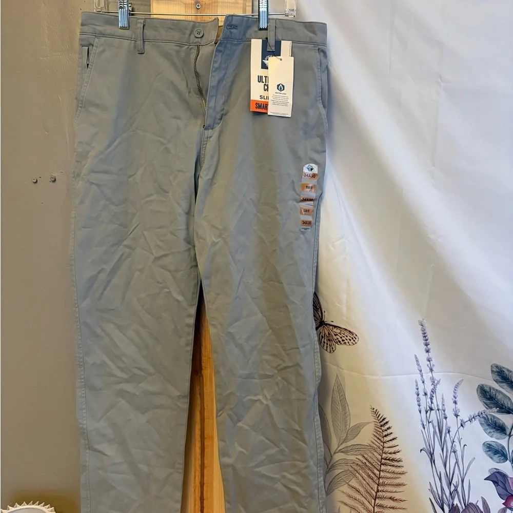 Dockers Men's Light Gray Chinos